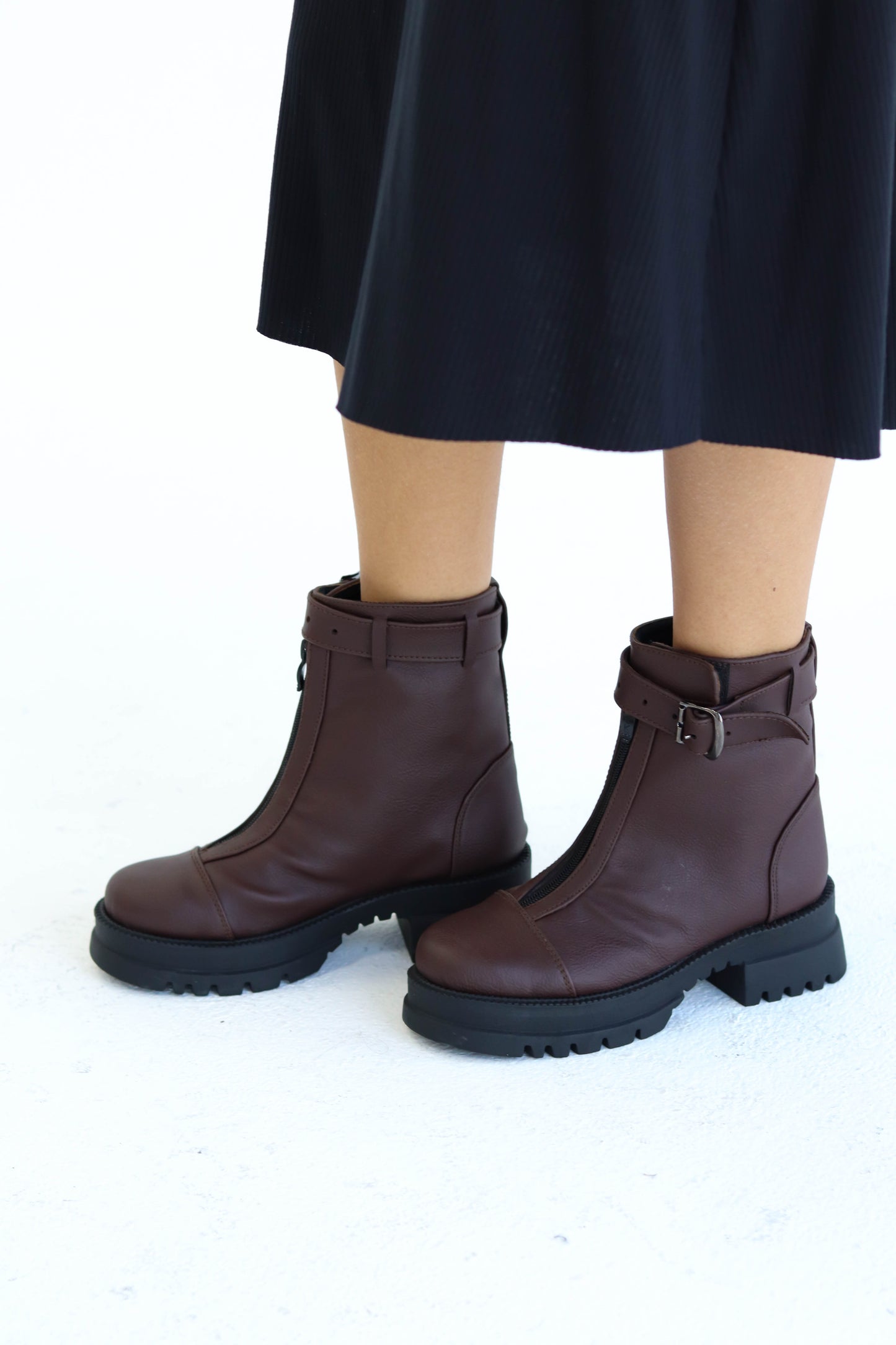 buckle zip-up half boots