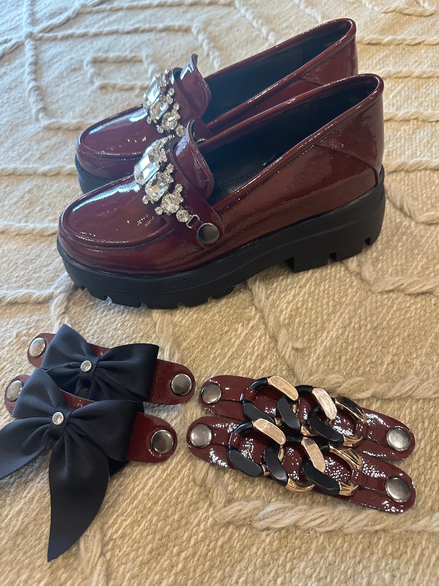 Detachable burgundy loafers