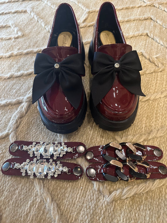 Detachable burgundy loafers